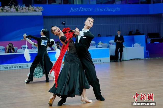 图为2026WDSF亚洲U21标准舞锦标赛比赛现场。中新社记者 安源 摄