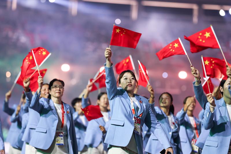 9月19日，中国体育代表团在开幕式上入场。 新华社记者 贾浩成 摄