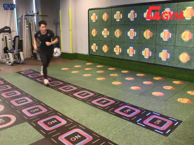 广州第三期01-光电摸地折返跑 折返跑时，踩灭两端亮灯的地板并触摸地面，