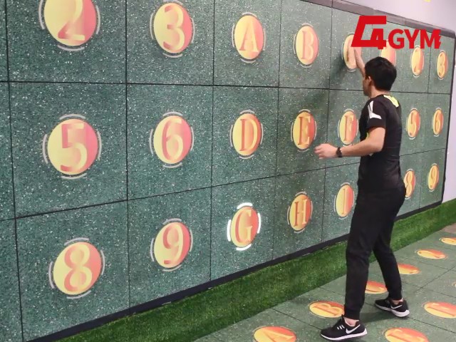广州第二期05-光电敏捷反应训练 站立在九宫格模块前，