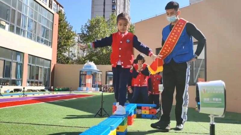 幼儿智能体测设备产品参数-视频 体测8件套，一天可测500人，数据自动收集上传，系统生成个人体测报告。
