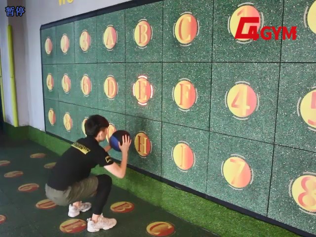 广州第四期06-光电持球深蹲 光电持球深蹲,快来视频学习如何正确的做光电持球深蹲,